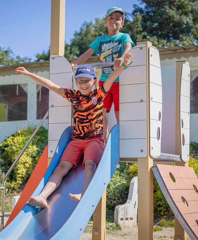 aire de jeux enfants mers les bains ()